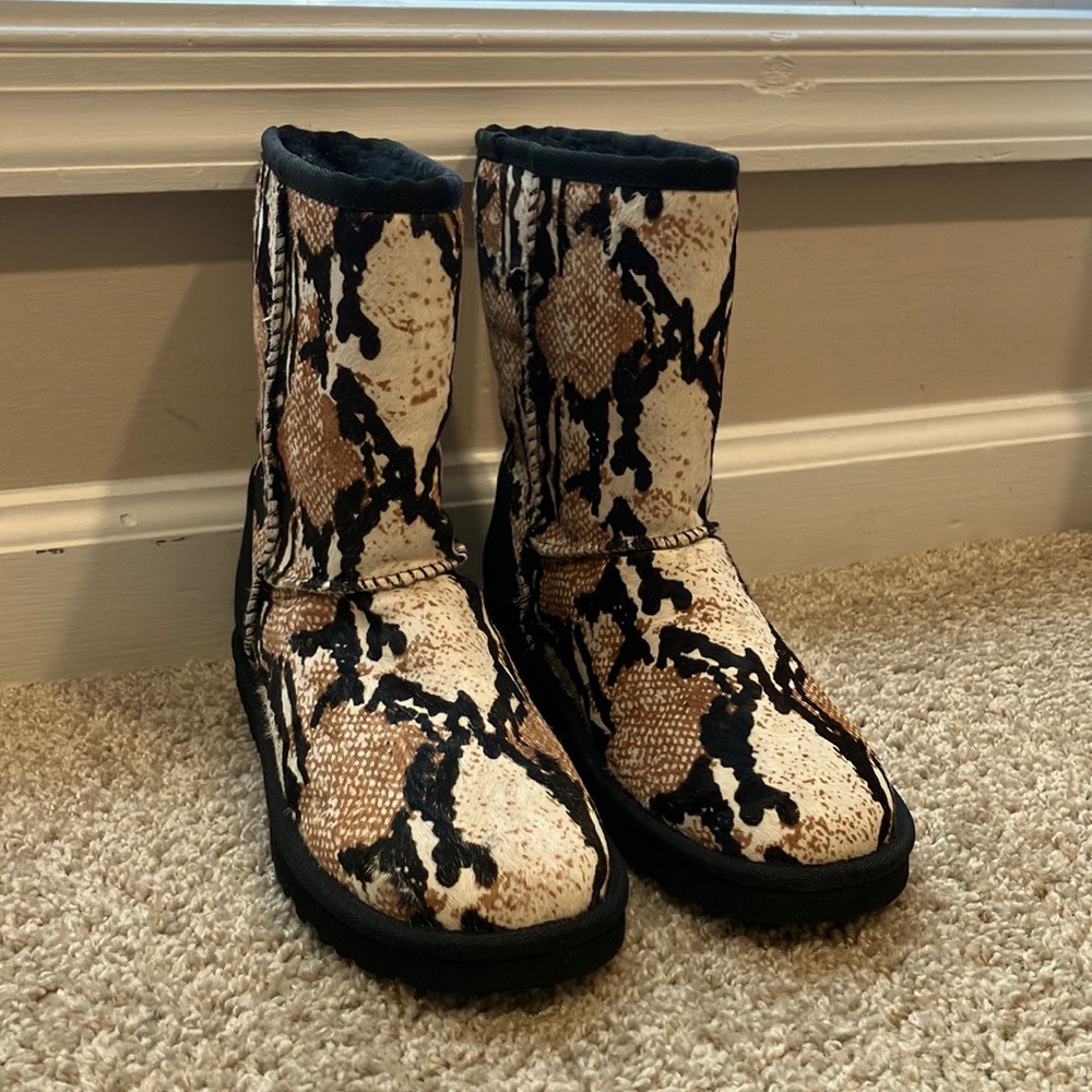 NWOT Ugg boots